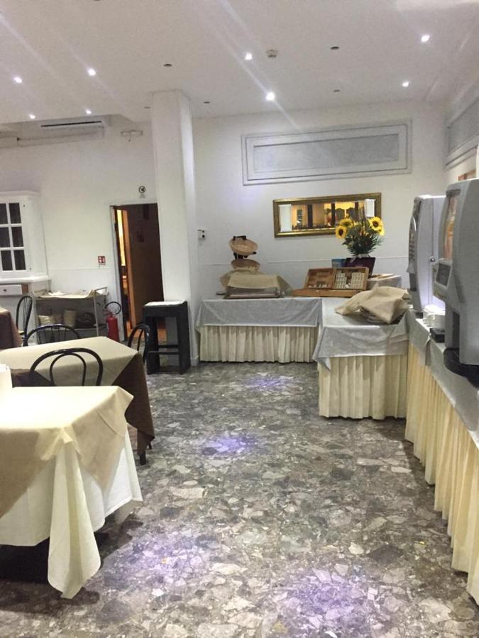 Hotel Piccari Nuova Gestione Rimini Ngoại thất bức ảnh