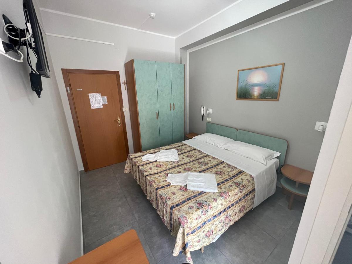 Hotel Piccari Nuova Gestione Rimini Ngoại thất bức ảnh