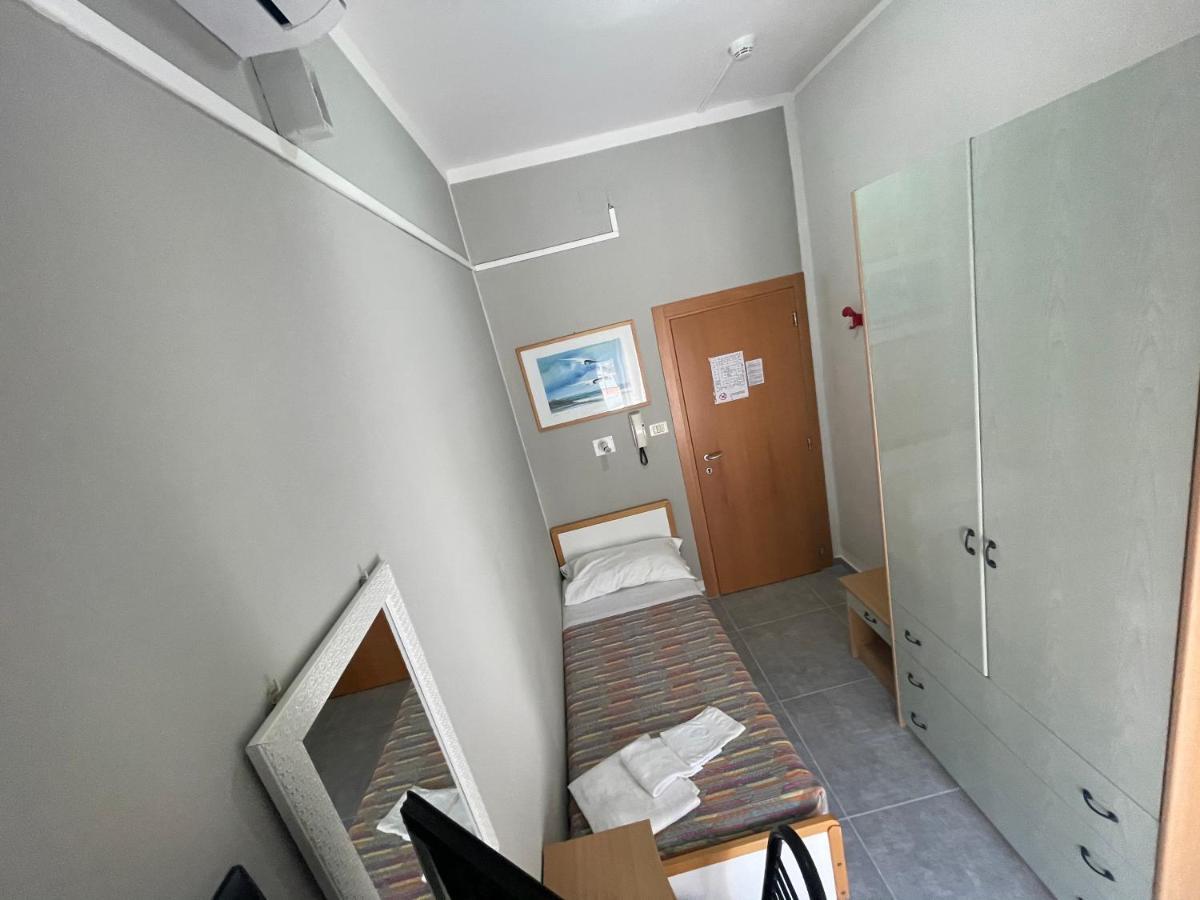 Hotel Piccari Nuova Gestione Rimini Ngoại thất bức ảnh