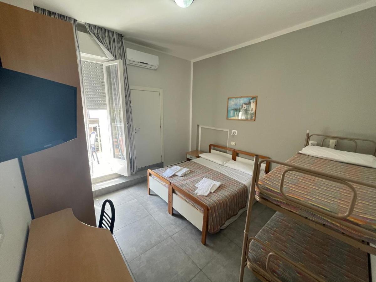 Hotel Piccari Nuova Gestione Rimini Ngoại thất bức ảnh